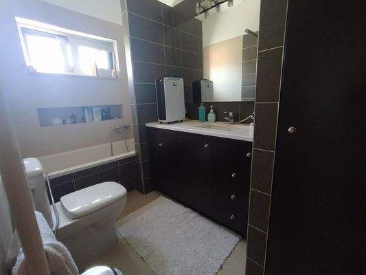 Kreta, Atsipopoulo: Geräumige 2-stöckige Villa in einem ruhigen Dorf in der Nähe des Meeres zu verkaufen