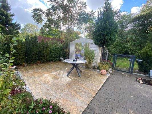 zweite Sitzmöglichkeit auf Grundstück