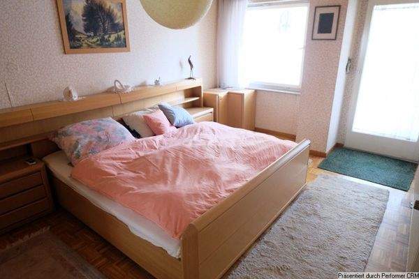 EFH-Schlafzimmer Ost OG mit Zugang zum Balkon