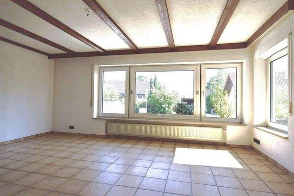 1.OG Zimmer gr. Fensterfläche 