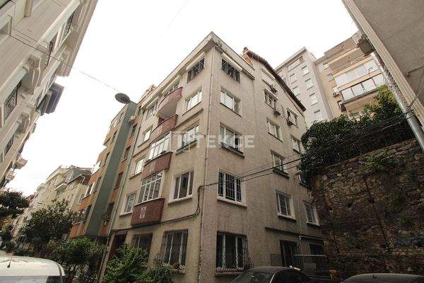 Duplex Apartment with a Spacious Terrace in İstanbul Beyoğlu