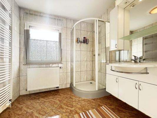 Tageslichtbad mit Dusche