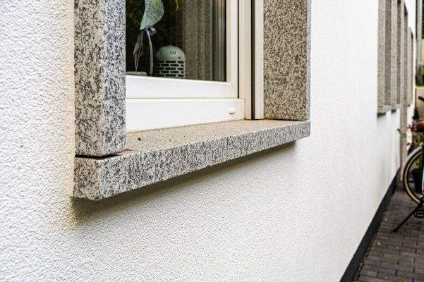 Fensterbänke und Faschen aus Granit
