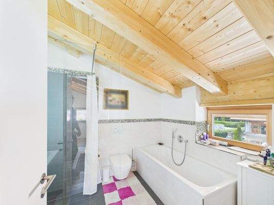 Badezimmer Dusche & Wanne