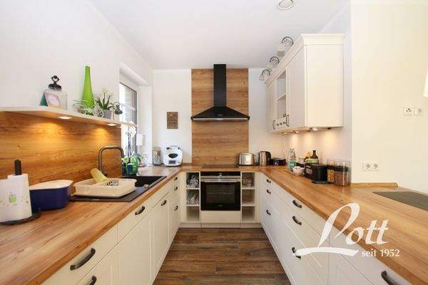 Wohnküche mit Einbauküche