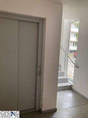 Fahrstuhl-sicher die Wohnung erreichen