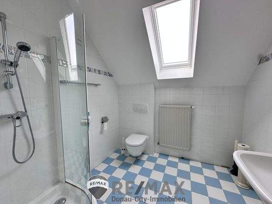 14_Badezimmer mit Dusche_OG