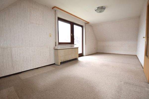 Zimmer mit Balkon im OG