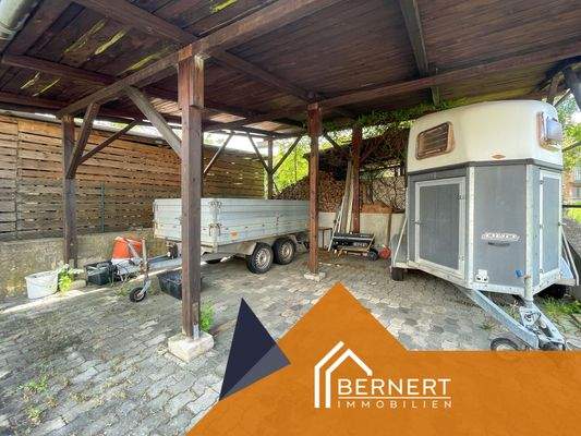 Aussenbereich Innenhof Unterstand