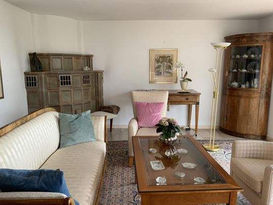 Wohnzimmer mit Kachelofen