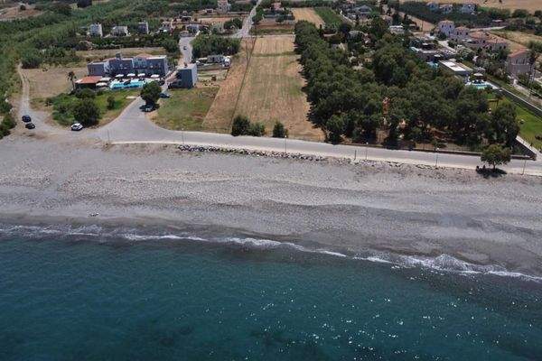 Kreta, Tavronitis: Erstklassiges Strandgrundstück mit malerischem Meerblick zu verkaufen