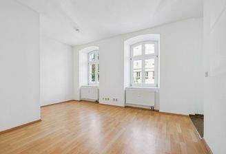 Wohn-u. Schlafzimmer b