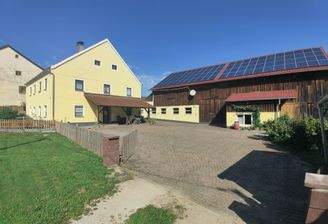 Wohnhaus und Scheune mit ehem. Stallung