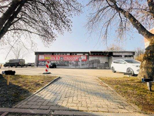 Blick in Richtung Gewerbehalle