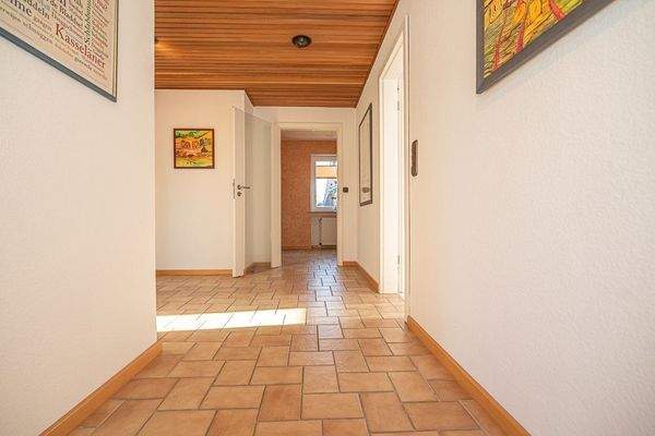 Der geräumige Flur verbindet die Räume im Obergeschoss