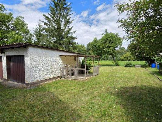 Überdachter Freisitz im Garten