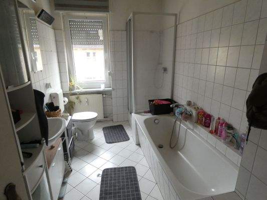 14. 1.OG Badezimmer.JPG