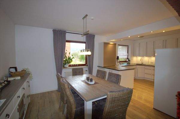 Küche und Esszimmer im EG