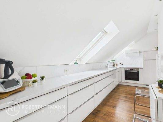 CAM04259G0-PR0083-STILL024