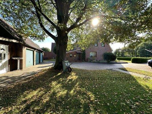 Innenhof und 2. Eingang linke Wohneinheit