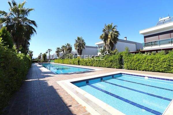 Villa with Fireplace in a Complex with Pool in Döşemealtı Antalya