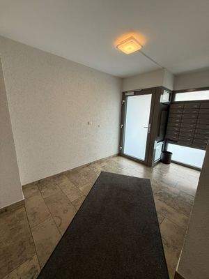 Mehrfamilienhaus - Eingangsbereich