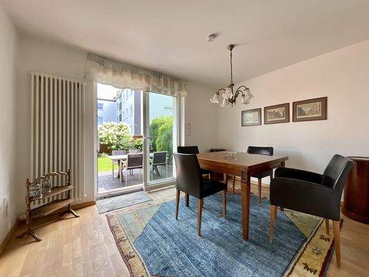Esszimmer mit Terrassenzugang