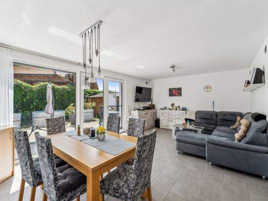 Wohnzimmer mit Essbereich