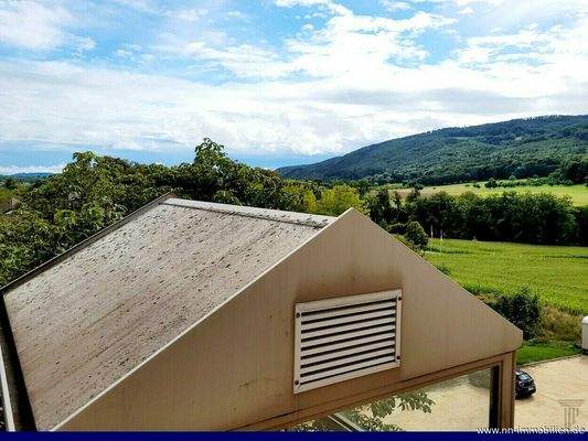Blick aus einem Fenster - ruhige, ländliche Umgebung