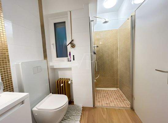 Erstes Badezimmer Gartengeschoss