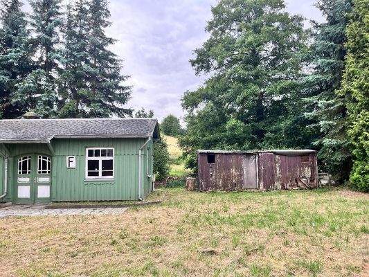 Bahnhofshäuschen/abrissreifer Schuppen