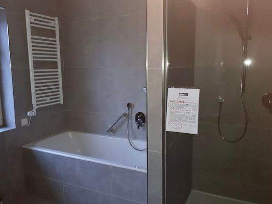 Bad mit Dusche.jpeg