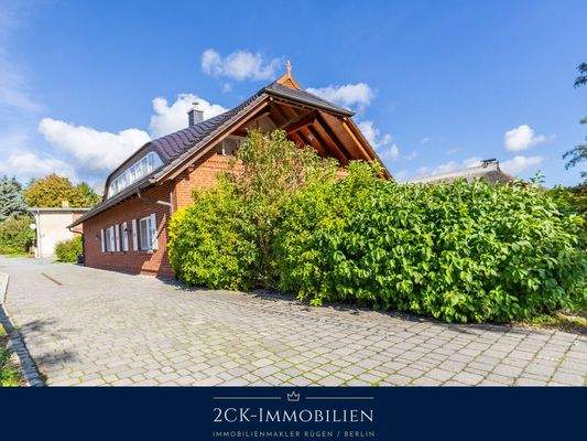 gepflasterte Einfahrt