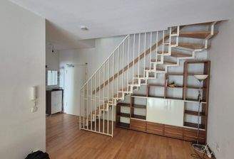 Blick aus Wohnzimmer → Treppe