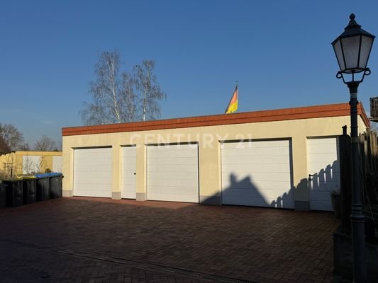 3 Massiv Garagen + 3 Stellplätze