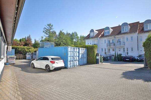 Lagerhalle mit Büro und Außenfläche