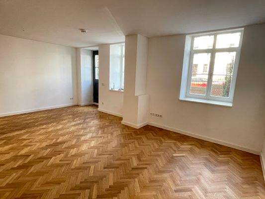 Lichtdurchflutetes Wohnzimmer.JPG