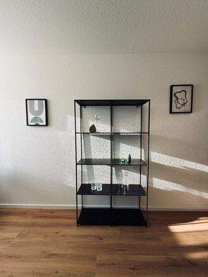 Regal und Dekoartikel