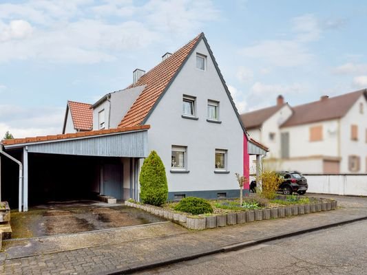 Ansicht mit Carport