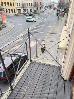 Balkon mit Straßenausblick