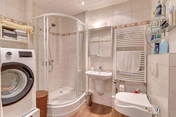 Wohnlich ausgebaute Nutzfläche - Duschbad