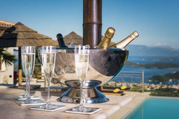 Luxury-Villas-Lefkada-Details-kuehle-Drinks-Champa