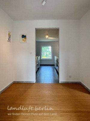 Flur im Erdgeschoss, Blick Richtung Küche und Dor