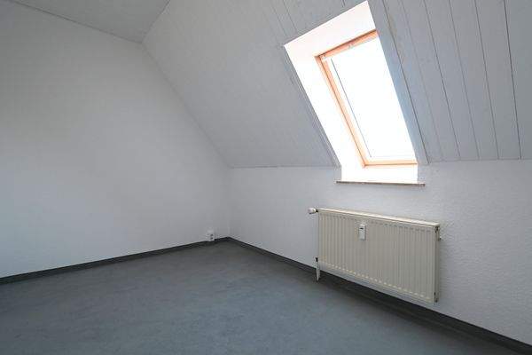 kleines Kinderzimmer DG