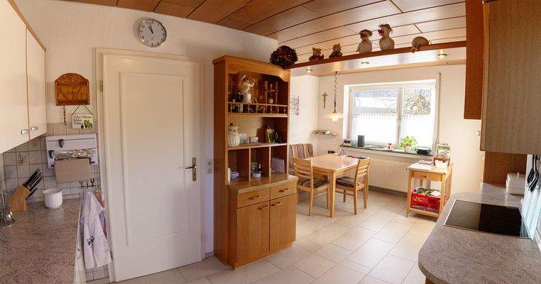 Erdgeschoss Küche mit Essbereich 