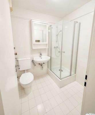 Badezimmer mit Dusche 