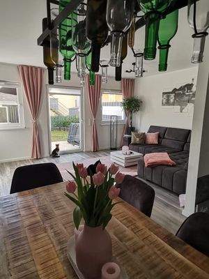 Wohnzimmer Blick zur Terrasse Bsp.jpg