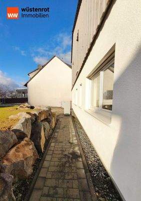 Zuwegung Terrasse DHH rechts