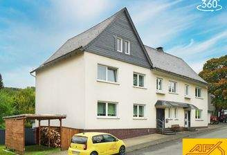 Zwei Doppelhaushälften mit Doppelgarage