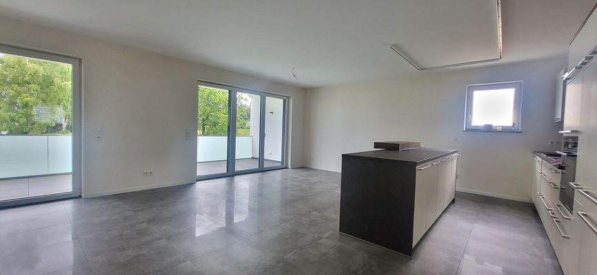 PFLEGELEICHTE BÖDEN IN DER GESAMTEN WOHNUNG